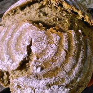 pan de centeno y polenta - pan uvas y queso