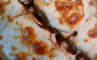 sandwichs croque monsieur - pan uvas y queso