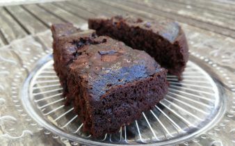 bizcocho de chocolate sin huevo thermomix - pan uvas y queso