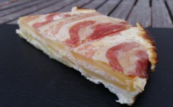 pastel de patatas - pan uvas y queso