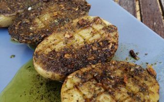 patatas asadas con pimenton - pan uvas y queso