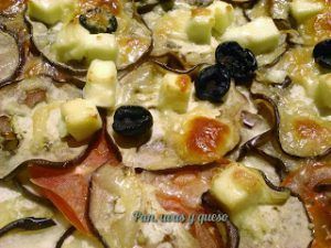 pizza de hojaldre - pan uvas y queso