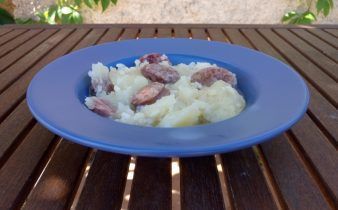 patatas con arroz en crock pot - pan uvas y queso