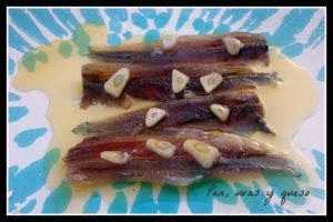 anchoas en salazon - pan uvas y queso