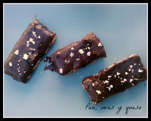 barritas de chocolate - pan uvas y queso