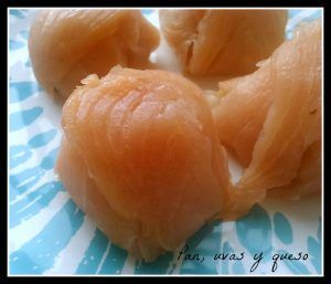bombones de salmon - pan uvas y queso