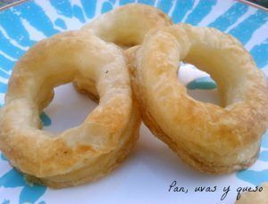 rosquillas de hojaldre - pan uvas y queso