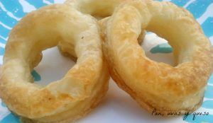 rosquillas de hojaldre - pan uvas y queso