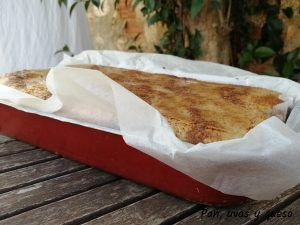 coca de llanda - pan uvas y queso