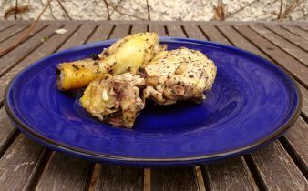 pollo con salsa de mostaza y coca cola - pan uvas y queso