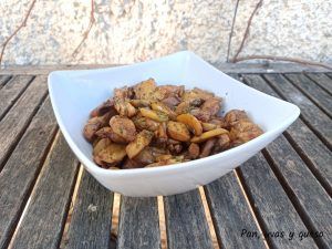 champiñones pollo oriental - pan uvas y queso