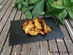 patatas especiadas - pan uvas y queso