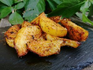 patatas especiadas - pan uvas y queso