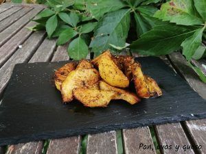 patatas especiadas - pan uvas y queso
