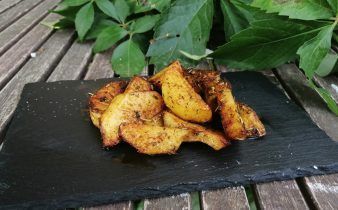 patatas especiadas - pan uvas y queso