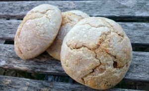 panecillos escoceses - pan uvas y queso