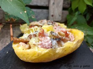 patatas rellenas bacon setas - pan uvas y queso