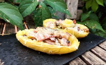 patatas rellenas bacon setas - pan uvas y queso