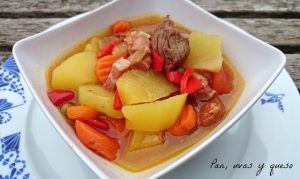 patatas a la asturiana crockpot - pan uvas y queso