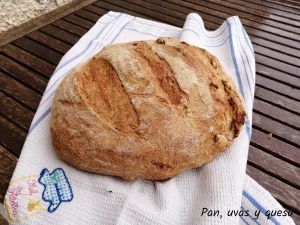 pan de queso de cabra - pan uvas y queso