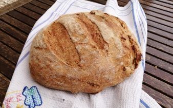 pan de queso de cabra - pan uvas y queso