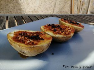 patatas abiertas - pan uvas y queso