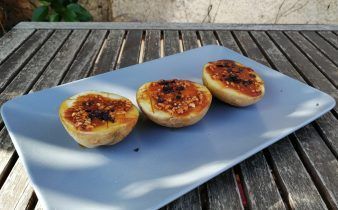 patatas abiertas - pan uvas y queso