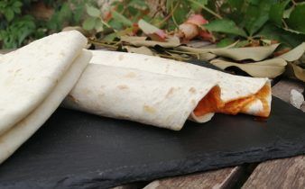 tortillas de trigo rellenas - pan uvas y queso