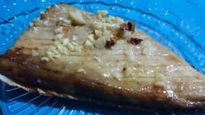 ventresca de bonito al horno - pan uvas y queso