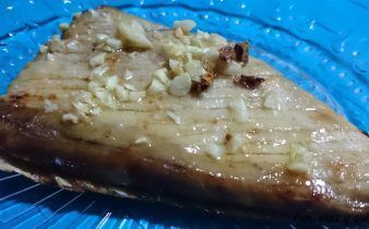 ventresca de bonito al horno - pan uvas y queso