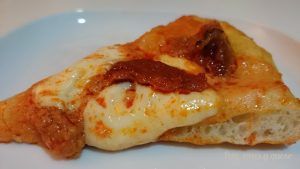 pizza de sobrasada - pan uvas y queso