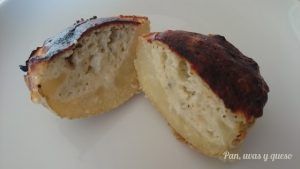 patatas rellenas de queso - pan uvas y queso