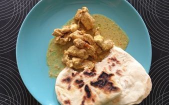 pollo al curry en crock pot - pan uvas y queso