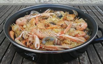 Arroz a la marinera - pan uvas y queso