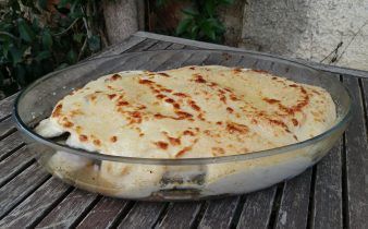 moussaka griega - pan uvas y queso