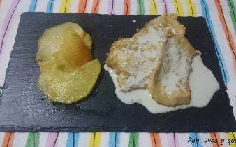 escalopines al cabrales - pan uvas y queso