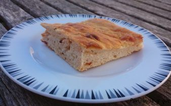 focaccia con tomates secos - pan uvas y queso