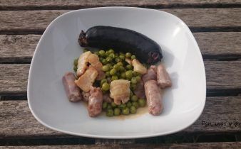 guisantes al tombet de oropesa - pan uvas y queso