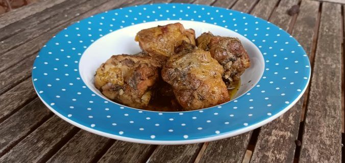 pollo finas hierbas crockpot - pan uvas y queso