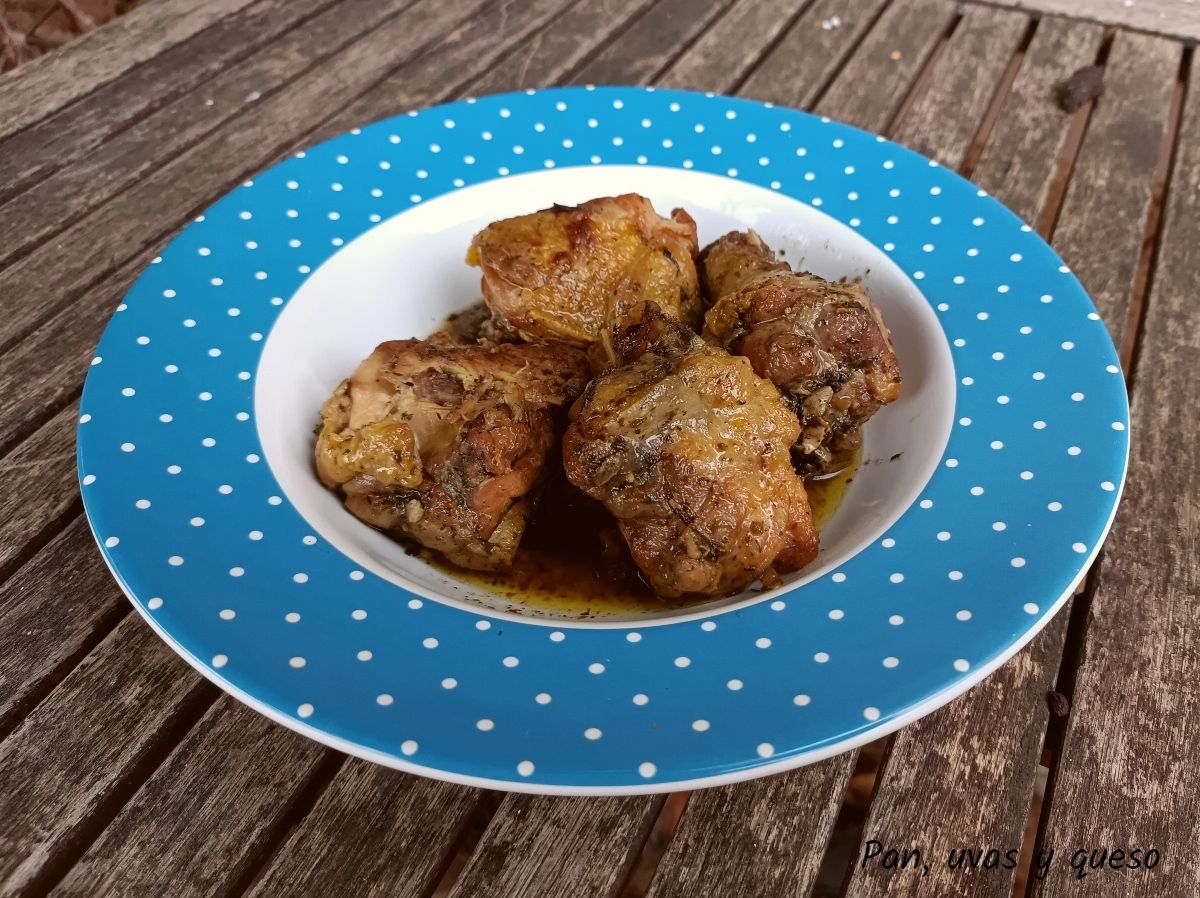 pollo finas hierbas crockpot - pan uvas y queso - 1