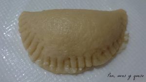 flaons de morella - pan uvas y queso flaons de morella - pan uvas y queso