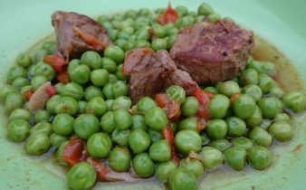 guisantes de llanos de someron en crock pot - pan uvas y queso