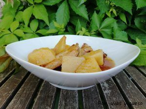 patatas a la cazuela crockpot - pan uvas y queso