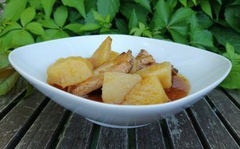 patatas a la cazuela crockpot - pan uvas y queso