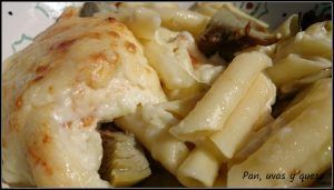 Macarrones con alcachofas - pan uvas y queso