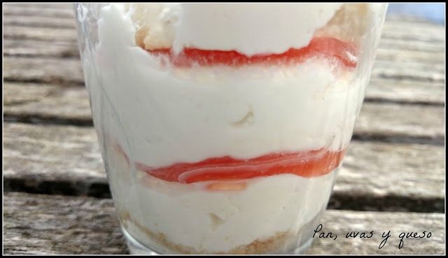 queso fresco con gelatina de pomelo - pan uvas y queso