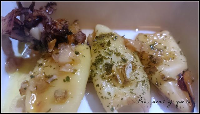 chipirones al horno - pan uvas y queso