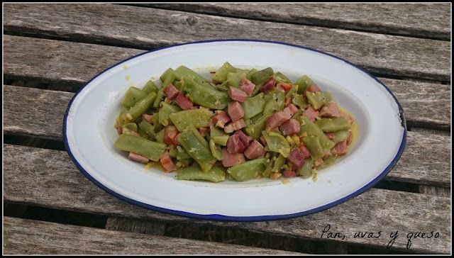 judias verdes - pan uvas y queso