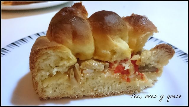 tarta salada - pan uvas y queso