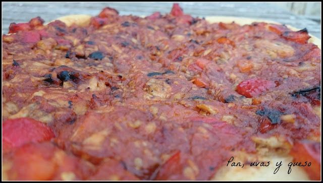 torta de tomate - pan uvas y queso